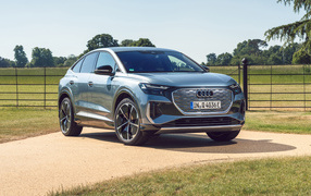 Кроссовер Audi Q4 Sportback 50 E-Tron Quattro S Line, 2023 года