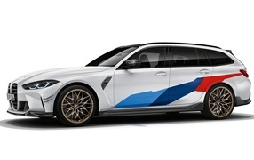 Автомобиль BMW M3 на белом фоне