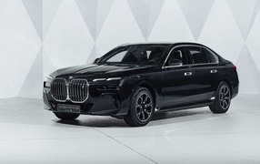 Черный автомобиль BMW I7 XDrive60 Protection 2023 года