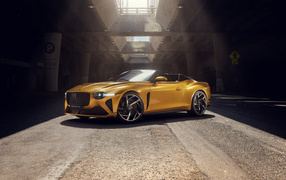 Красивый золотистый автомобиль Bentley Bacalar