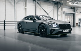 Серебристый автомобиль Bentley Continental GT V8 S