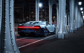 Автомобиль Bugatti Chiron Profilée  вид сзади