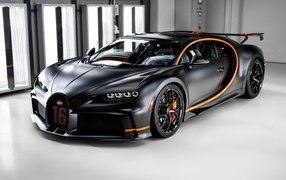 Fast car Bugatti Chiron Pur Sport