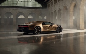 Быстрый автомобиль Bugatti Chiron в здании