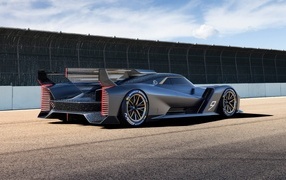Черный гиперкар Cadillac Project GTP вид сзади