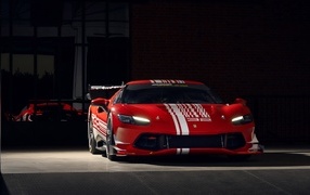Вид спереди на автомобиль Ferrari 296 Challenge