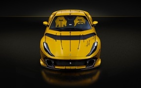Желтый автомобиль Ferrari 812 вид спереди