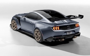 Автомобиль Ford Mustang GTD Prototype 2023 года вид сзади