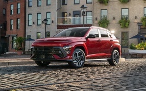 Красный автомобиль Hyundai Kona N Line 2024 года