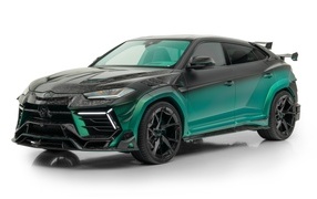 Автомобиль Lamborghini Urus Mansory Venatus S на белом фоне