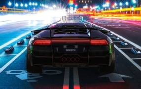 Вид сзади на автомобиль Lamborghini Murcielago Custom