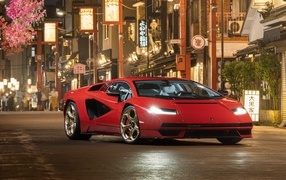 Красный быстрый автомобиль Lamborghini Countach LPI 800-4  в городе