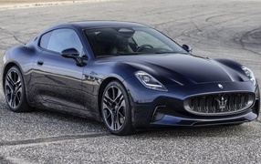 Автомобиль Maserati GranTurismo Folgore 2023 года