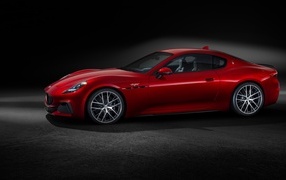 2023 Maserati GranTurismo Trofeo red car side view