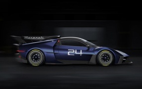 Быстрый автомобиль Maserati MCXtrema 2024 года вид сбоку