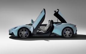 Автомобиль Maserati MC20 Cielo вид сбоку