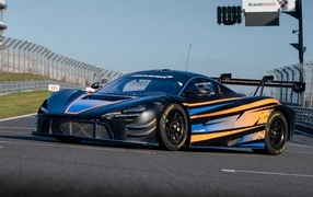 Спортивный автомобиль McLaren 720S GT3 Evo