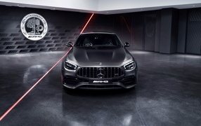 Автомобиль Mercedes-AMG E 63 S 4MATIC+ вид спереди