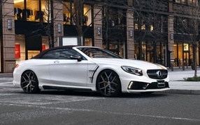 Белый автомобиль Mercedes-Benz S-Klasse Cabriolet Black Bison