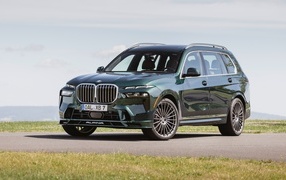 Новый автомобиль Alpina XB7 2023 года