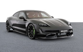 Черный Porsche Taycan Turbo S 2023 года