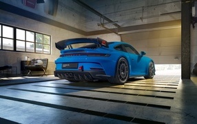 Автомобиль Porsche 911 GT3 вид сзади