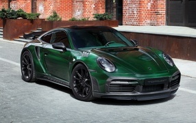 Green car Porsche 911 Turbo S Stinger GTR Carbon