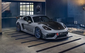 Автомобиль Porsche 718 Cayman GT4 RS Manthey Kit в гараже