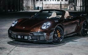 Коричневый кабриолет Porsche 911 Turbo S Stinger GTR