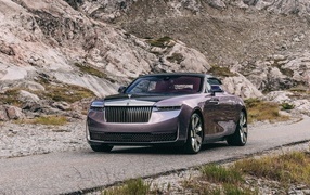Автомобиль Rolls-Royce Amethyst Droptail 2023 года в горах