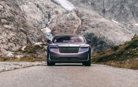 Вид спереди на автомобиль Rolls-Royce Amethyst Droptail