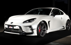 Белый автомобиль Toyota GR 86 GR Parts Concept 2023 года