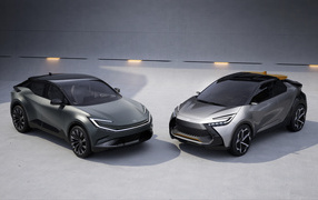 Два стильных автомобиля Toyota BZ Compact SUV Concept Toyota C-HR Prologue 2022