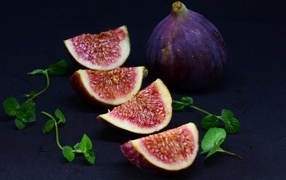 Big ripe figs on the table