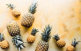 Lots of pineapples on a yellow background