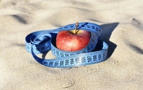 Красное яблоко для здорового питания