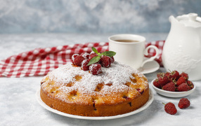 Аппетитный сладкий пирог с малиной