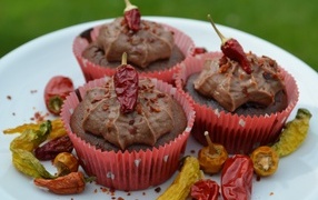 Chocolate muffin with cream and hot pepper