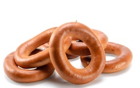 Круглые бублики на белом фоне