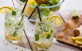 Two glasses of mojito with lime slices and ice