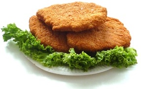 Chicken cutlets with lettuce on a plate