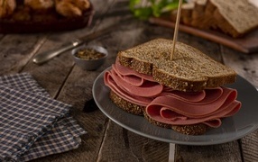 Sandwich with sausage and black bread