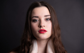 Girl with red lips on a gray background