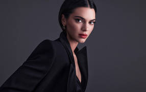 Brown-eyed model Kendall Jenner in a black jacket