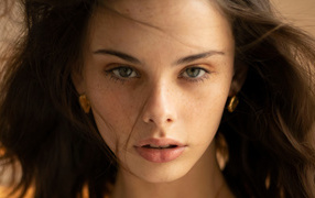 Молодая модель Мейка Вуллард лицо крупным планом