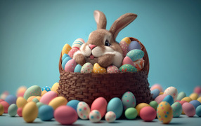 Пасхальный кролик в корзине с крашеными яйцами