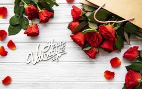 Много красных роз для любимой на 14 февраля