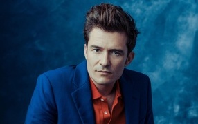 Actor Orlando Bloom on a blue background