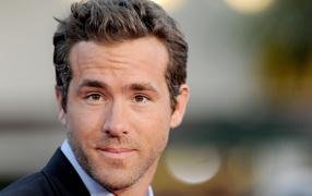 Popular actor Ryan Reynolds with brown eyes