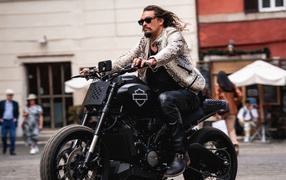 Актер Джейсон Момоа в фильме Форсаж 10